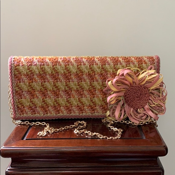 Lorren Bell Handbags - Charming Lorren Bell pink tweed clutch